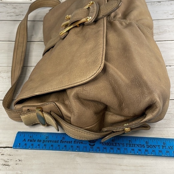 B Makowsky Taupe Leather Slouchy Hobo Satchel Shoulder Bag w/Large Buckle Accent - Picture 10 of 15